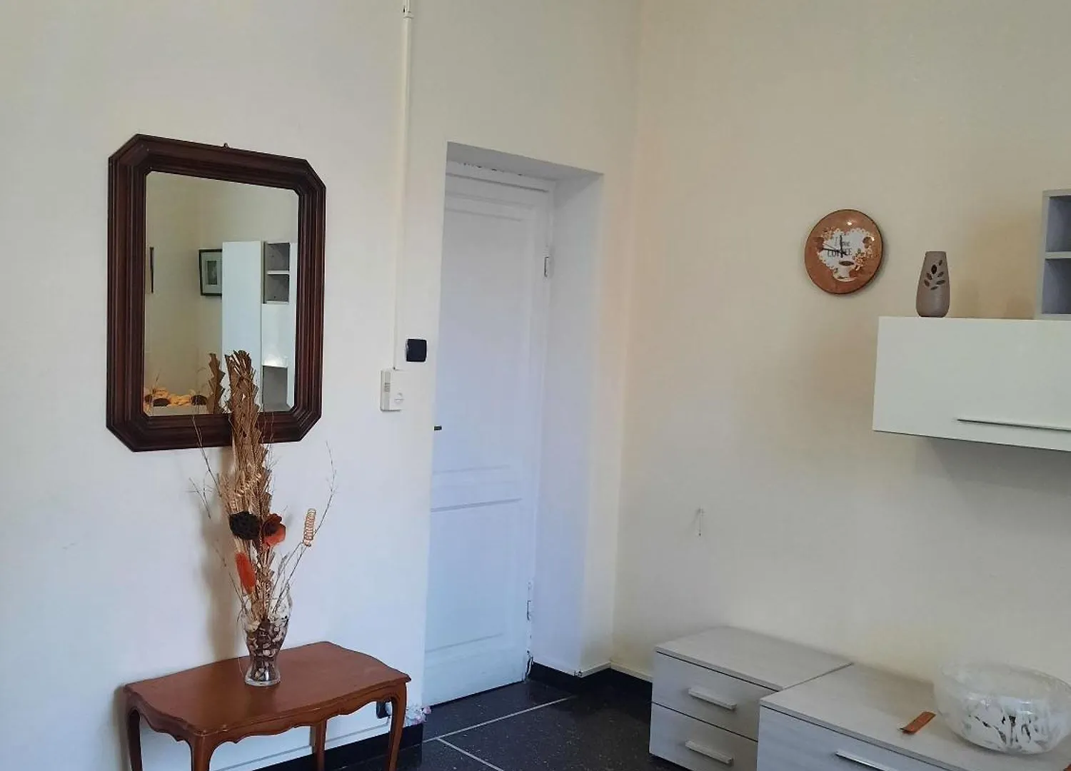 Comfortable One Bedroom Apartment With Parking Space In The Center Of Genoa
