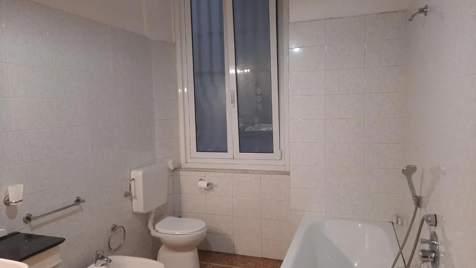 Comfortable One Bedroom Apartment With Parking Space In The Center Of Genoa