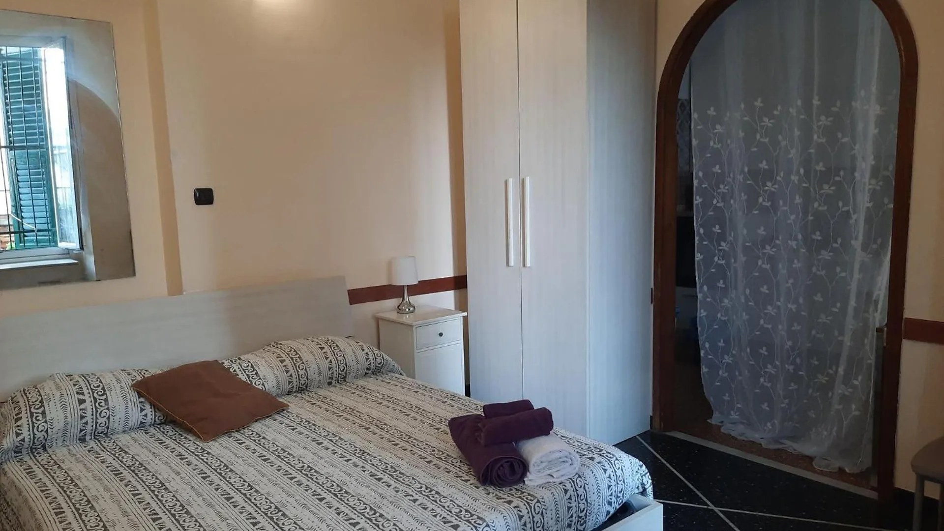 Comfortable One Bedroom Apartment With Parking Space In The Center Of Genoa