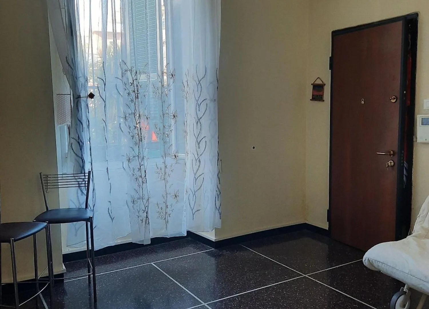 Comfortable One Bedroom Apartment With Parking Space In The Center Of Genoa