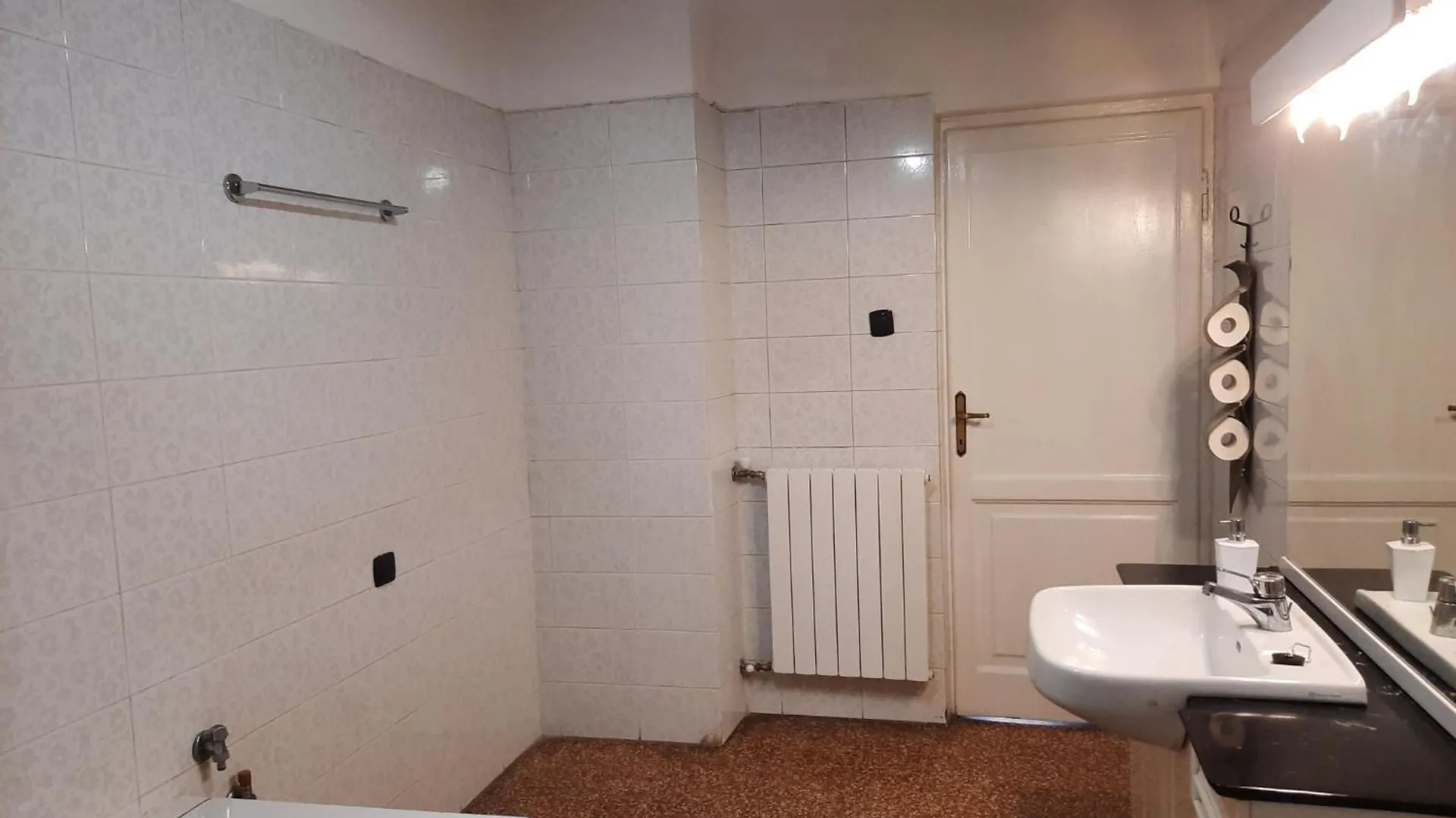 Comfortable One Bedroom Apartment With Parking Space In The Center Of Genoa
