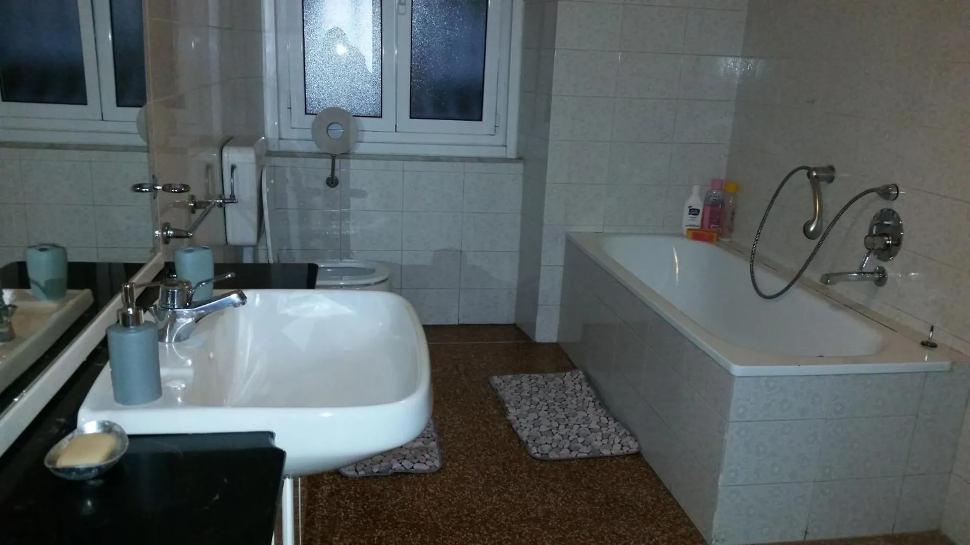 Comfortable One Bedroom Apartment With Parking Space In The Center Of Genoa