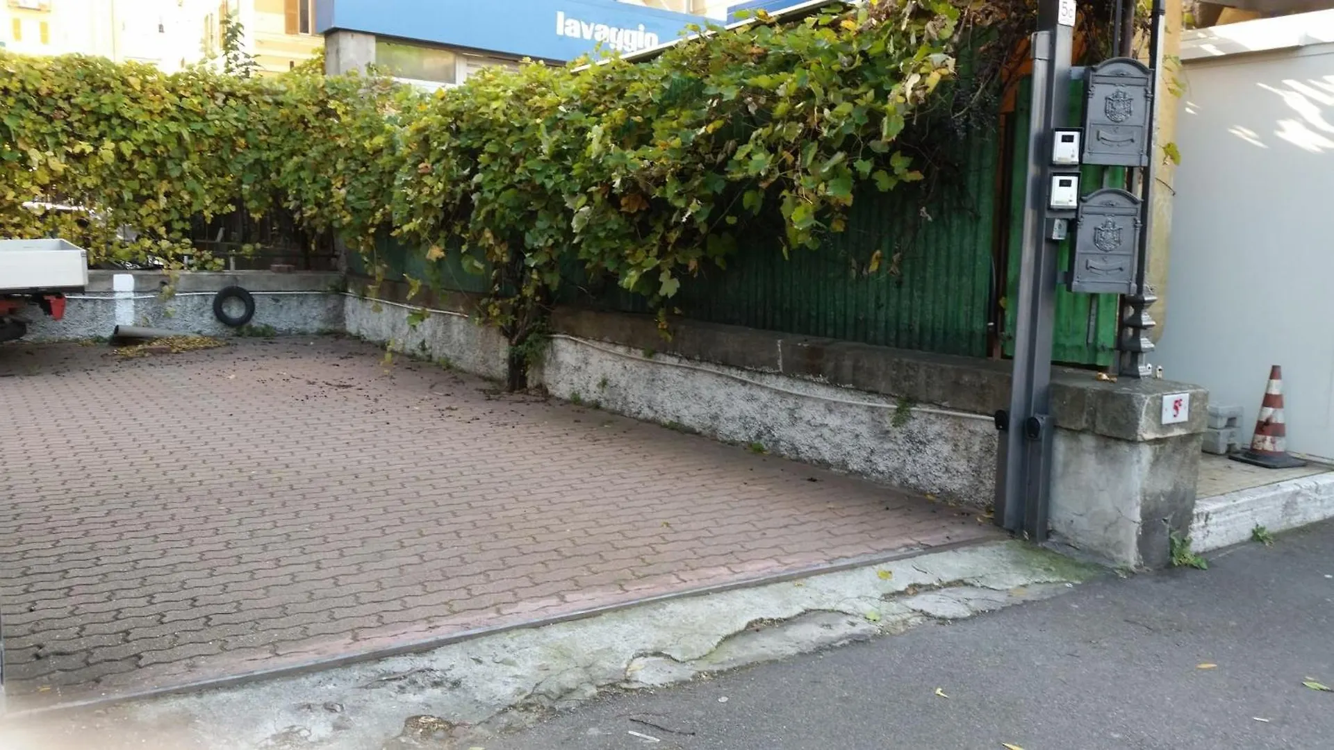 Comfortable One Bedroom Apartment With Parking Space In The Center Of Genoa