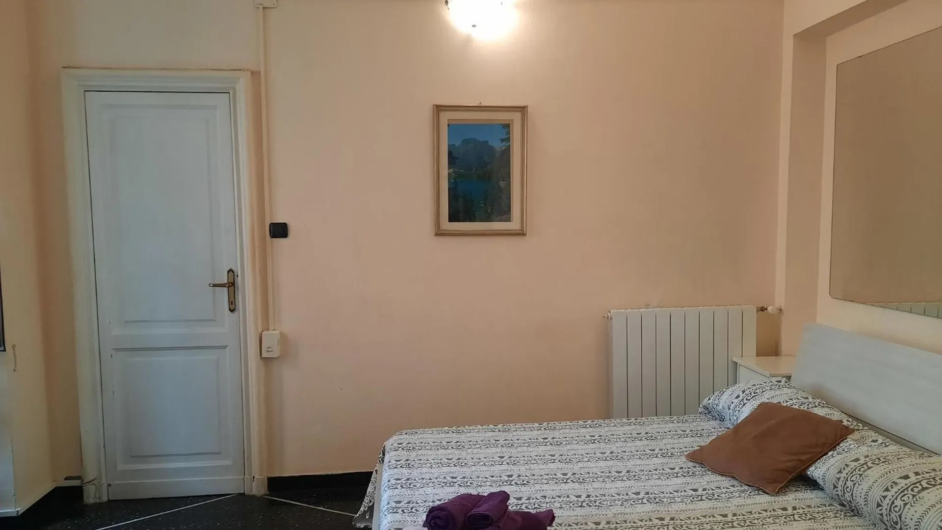 Comfortable One Bedroom Apartment With Parking Space In The Center Of Genoa