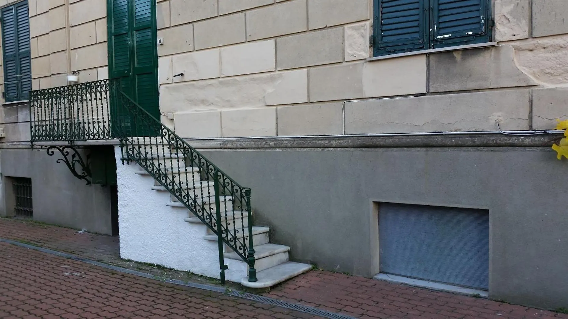 Comfortable One Bedroom Apartment With Parking Space In The Center Of Genoa