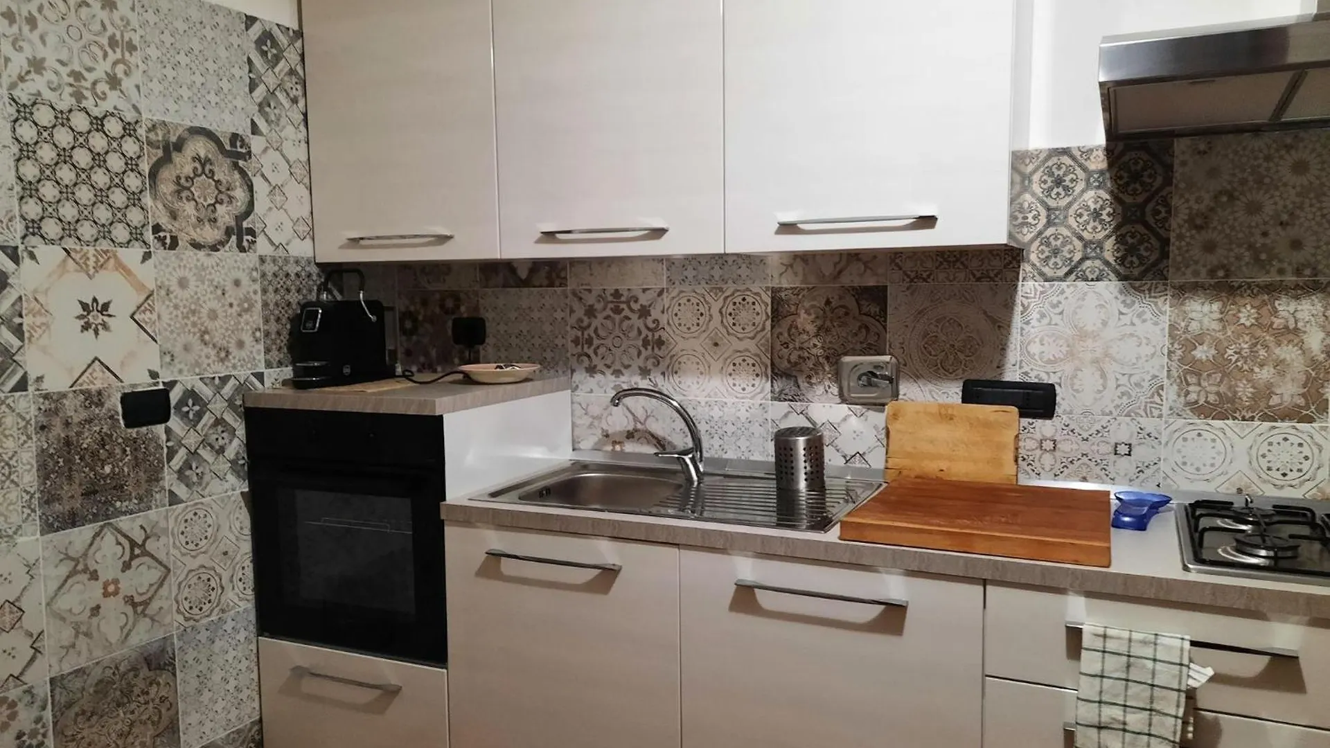 Comfortable One Bedroom Apartment With Parking Space In The Center Of Genoa